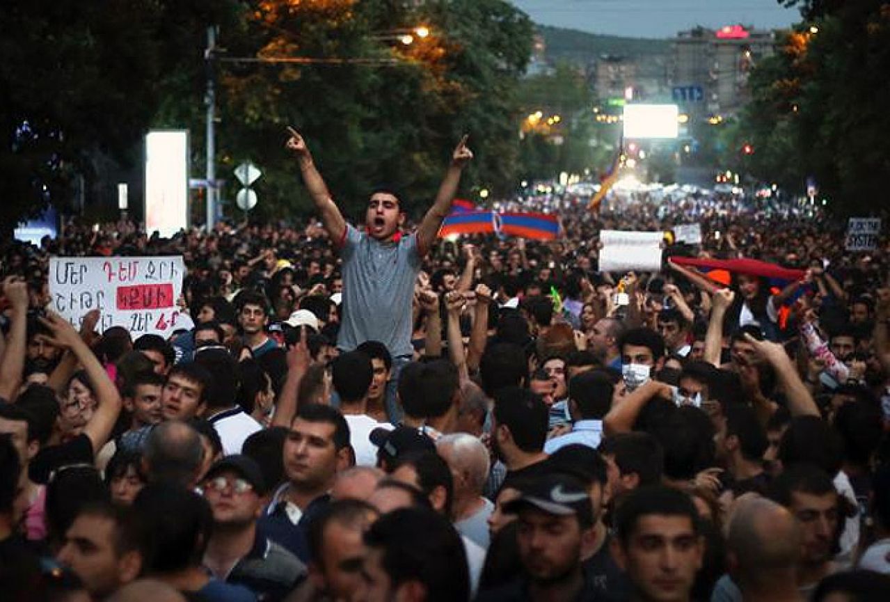 Prosvjedi zbog cijena električne energije u Armeniji sedmi dan zaredom