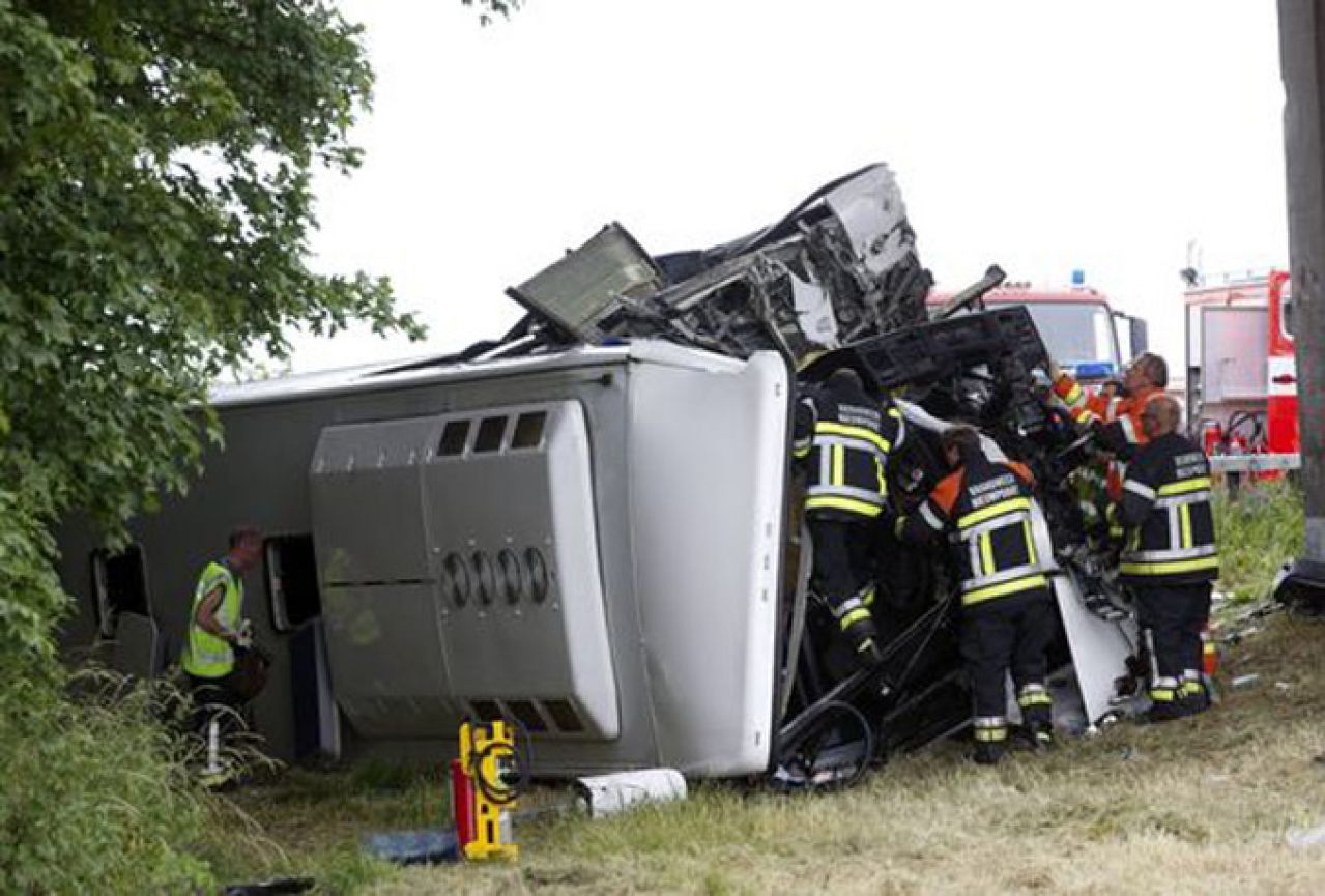 Belgija: Prevrnuo se autobus pun djece, jedna osoba poginula