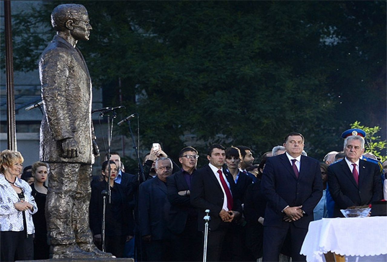 U Beogradu otkriven spomenik Gavrilu Principu 