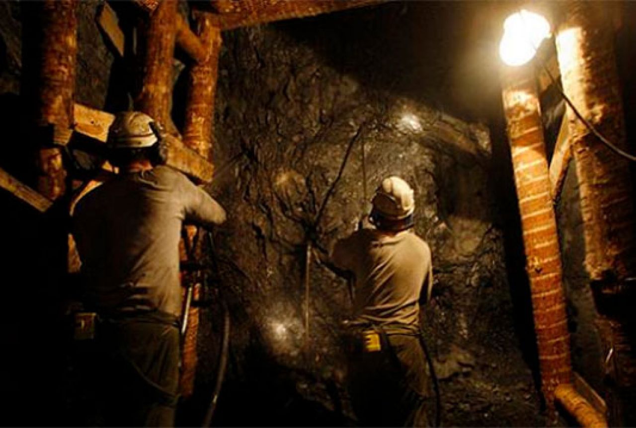 Travnik: Rudari odbijaju izaći iz jame do ispunjena uvjeta