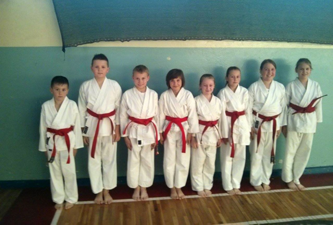 Karate klub Zrinjski završio sezonu polaganjem za veće pojaseve
