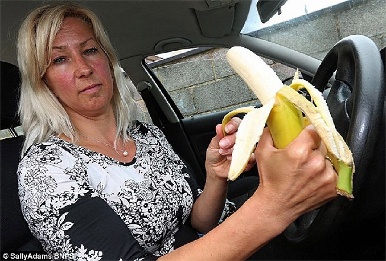Dobila kaznu od 130 eura jer je tijekom vožnje jela bananu