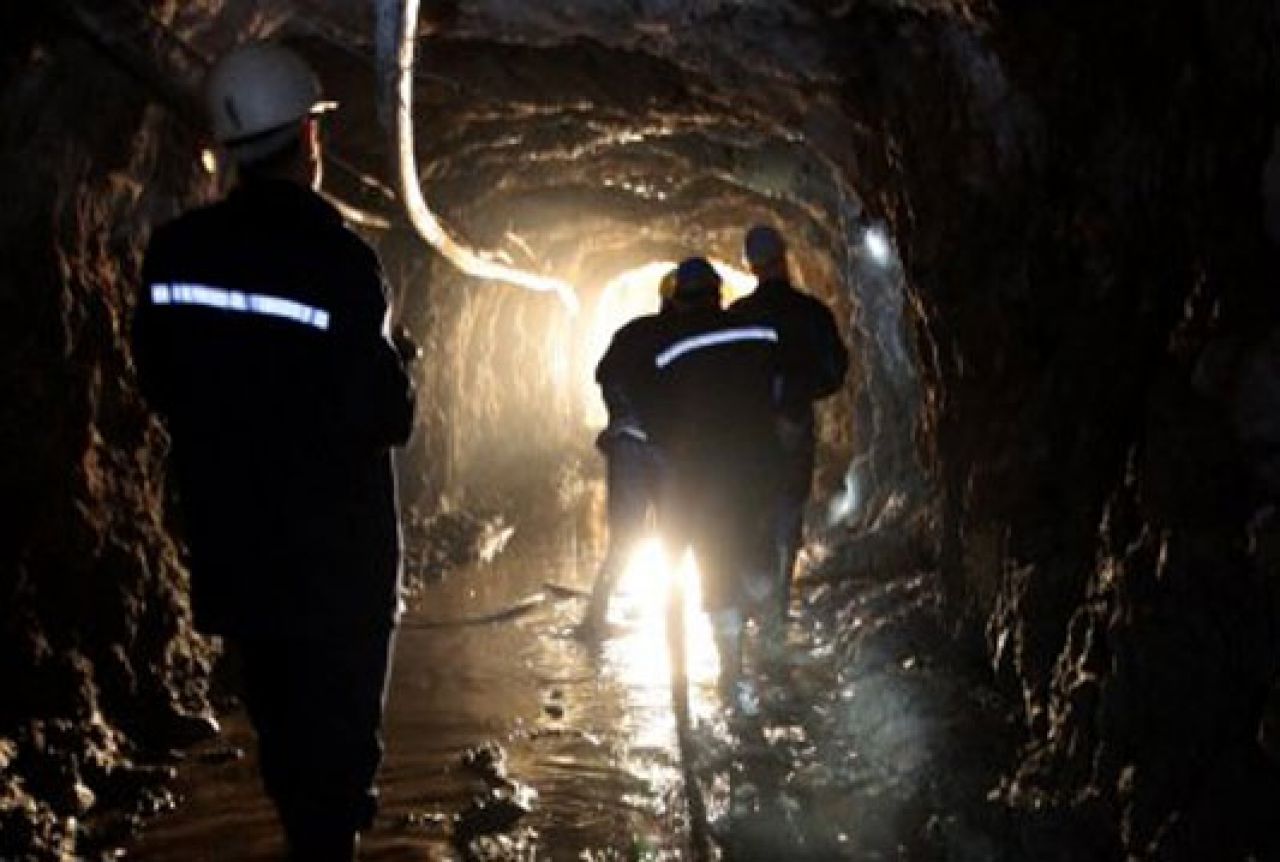 Postignut dogovor: Očekuje se izlazak rudara štrajkača iz jame kod Travnika