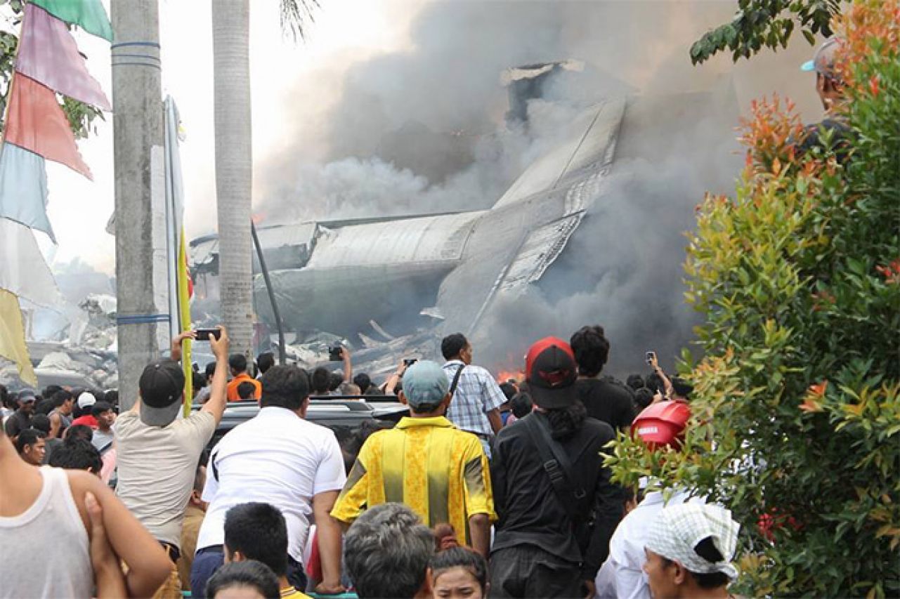 Indonezija: Iz ruševina na mjestu nesreće izvučeno 50 beživotnih tijela