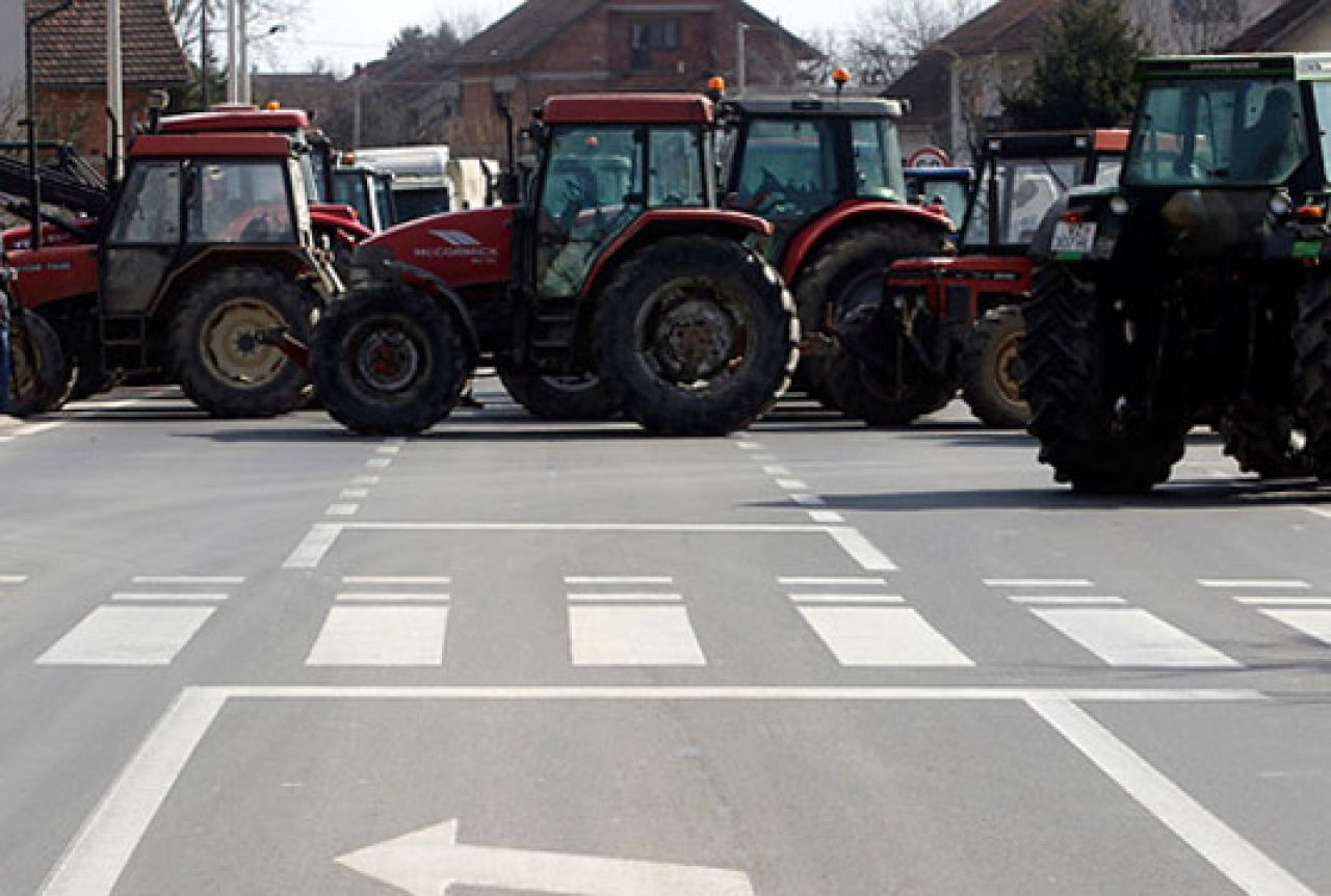 Tomislavgrad: Poljoprivredni proizvođači održali prosvjed upozorenja