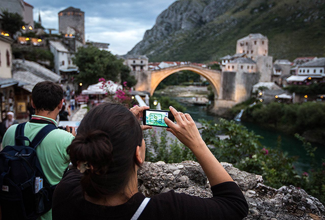 Bogata manifestacija povodom 10. obljetnice upisivanja Starog mosta na UNESCO listu