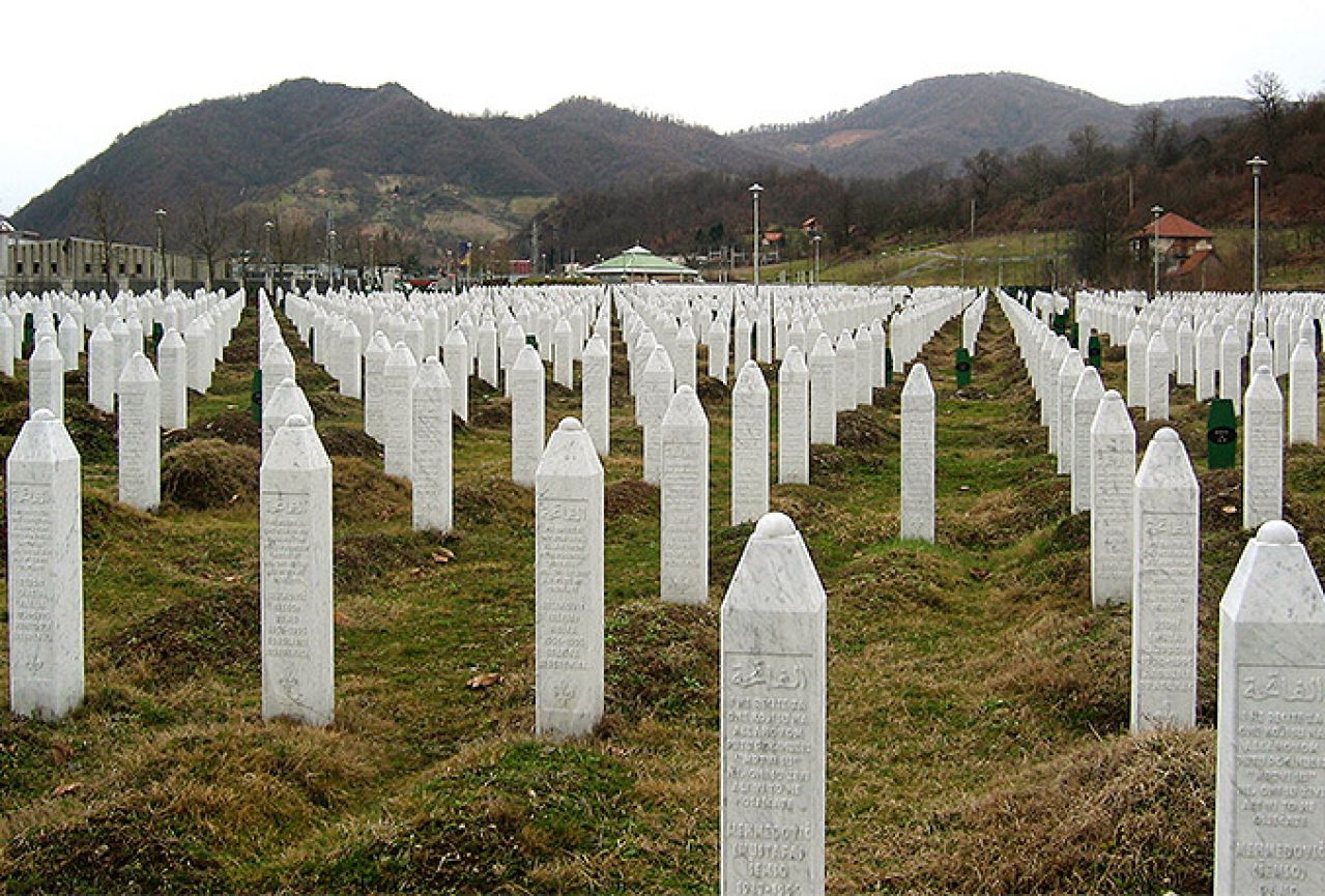 EU parlament najavio Rezoluciju koja bi potvrdila da se u Srebrenici dogodio genocid