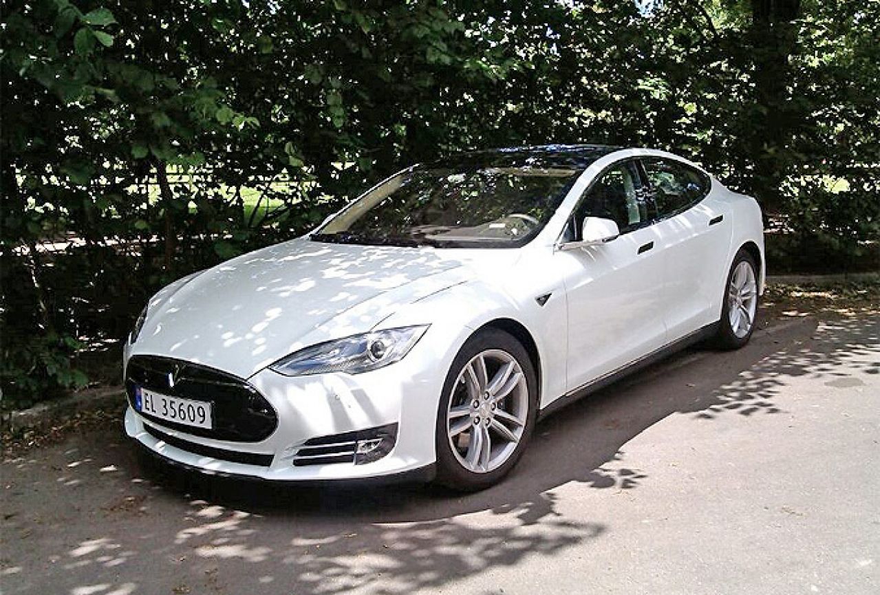 Tesla Motors isporučio više vozila od očekivanog