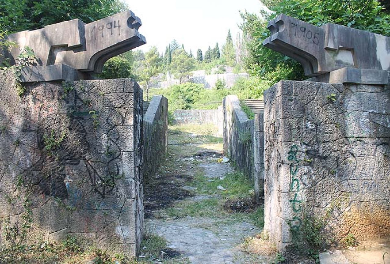 Zaboravljeno groblje u Mostaru