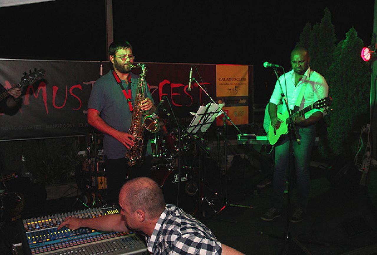 Trindade u Calamusu: Brazilski gitarist otvorio jazz festival u Mostaru