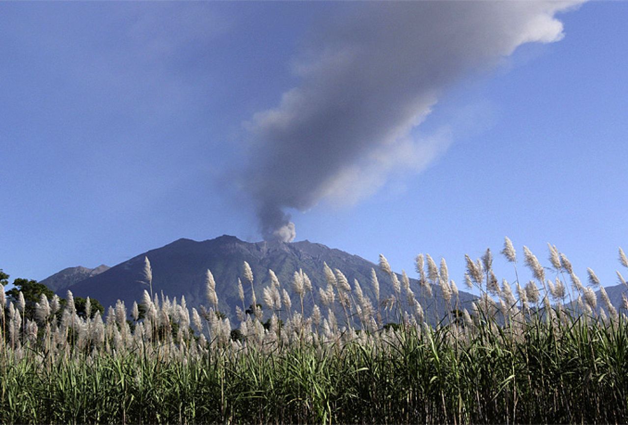 Erupcija vulkana 'zarobila' tisuće turista na Baliju