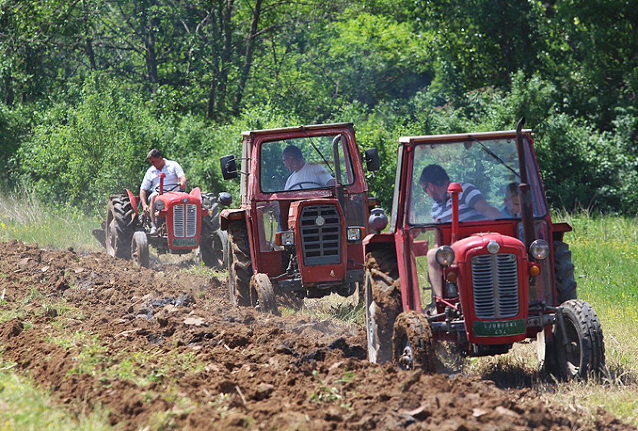Poljoprivrednici godinu dana bez poticaja spremni za blokade