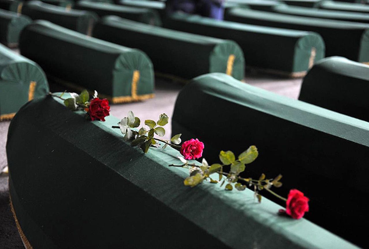 Brojna strana izaslanstva dolaze u Srebrenicu pokloniti se žrtvama