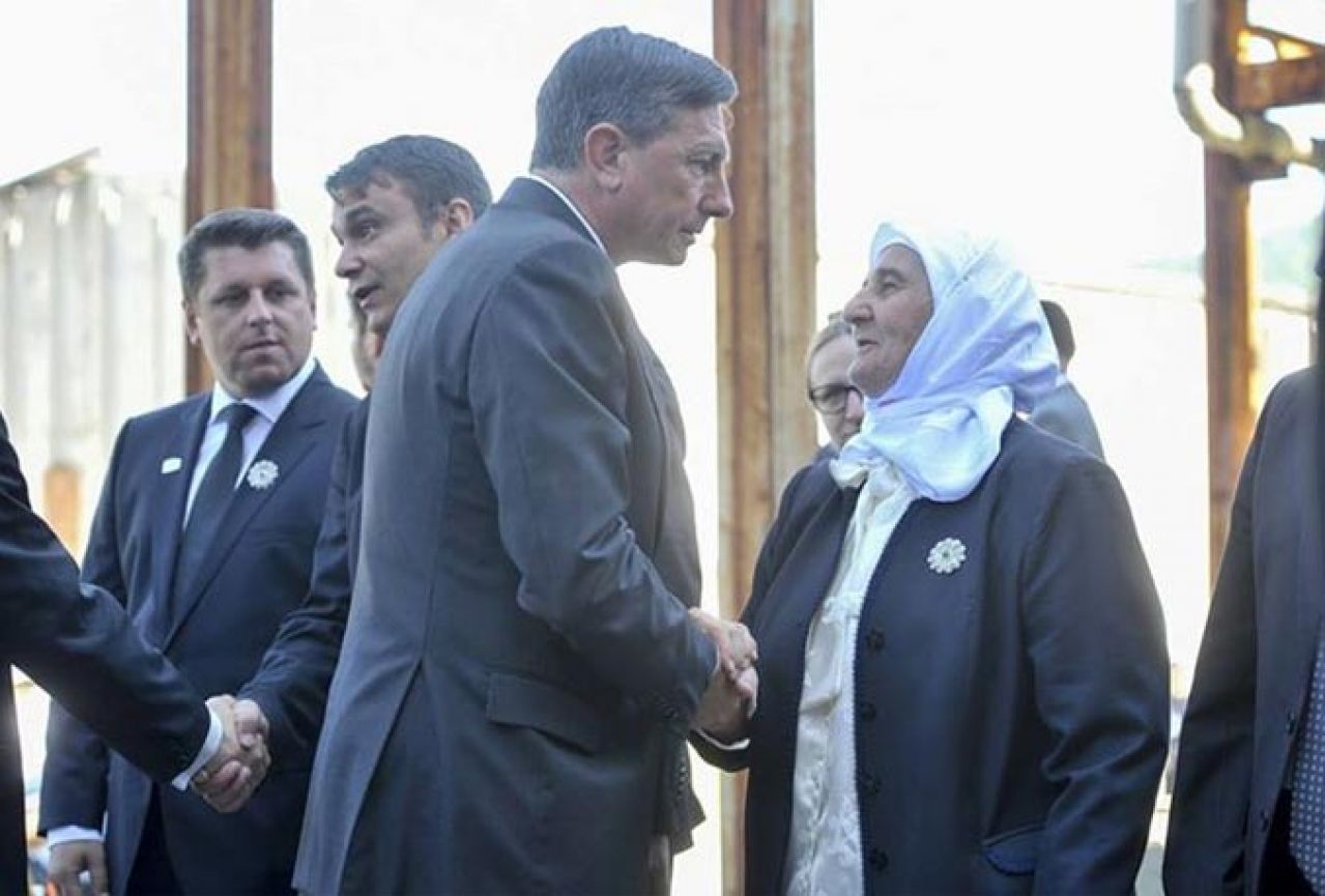 I Borut Pahor napadnut u Srebrenici?!