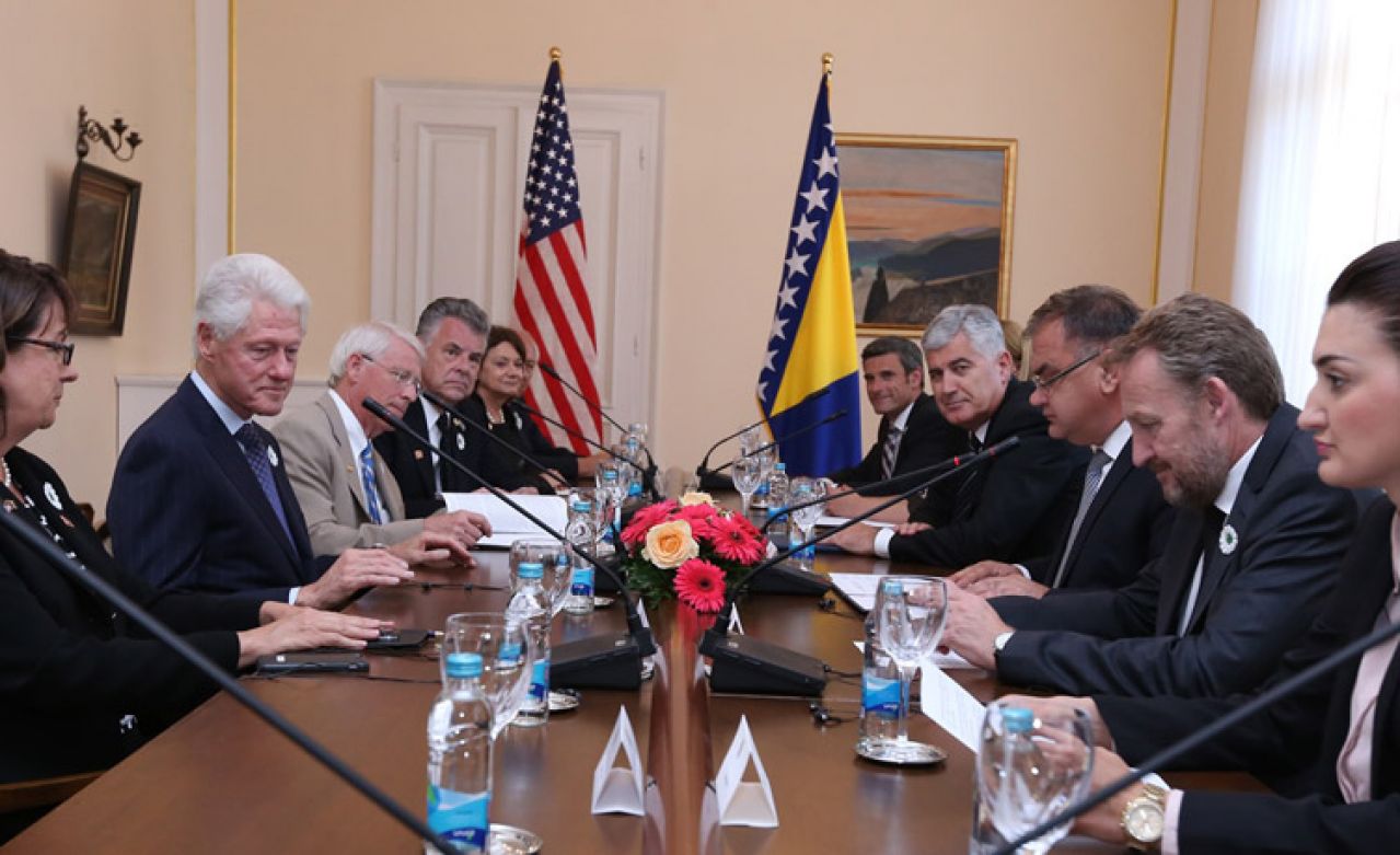 Bill Clinton u Predsjedništvu BiH: Amerika snažno podupire EU integraciju BiH