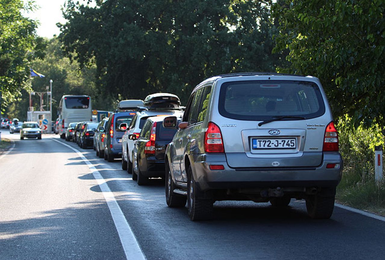 Na GP Doljani čeka se 45 minuta; radovi na cestama u cijeloj Hercegovini