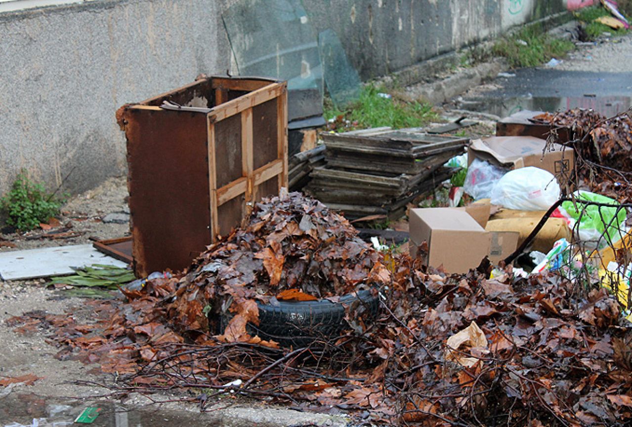 Mostar: Građani se žale na prljavštinu i smrad