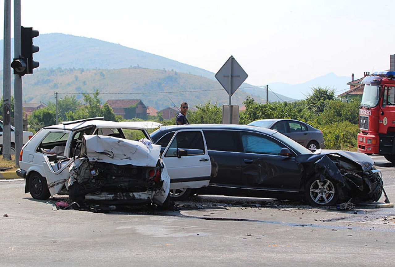 Šestero ozlijeđenih u teškoj prometnoj nesreći u Čapljini