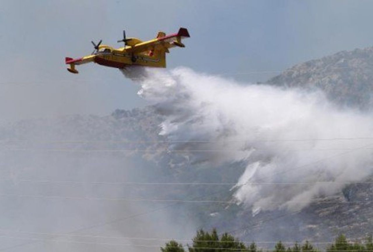 Požar na Korčuli ponovno izmakao nadzoru gasitelja