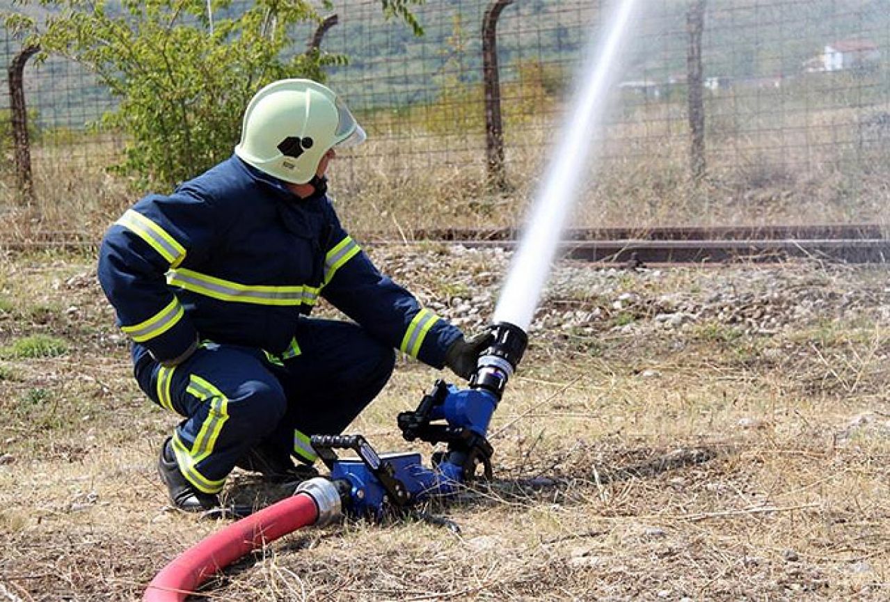 U krugu Aluminija izvedena vatrogasna vježba