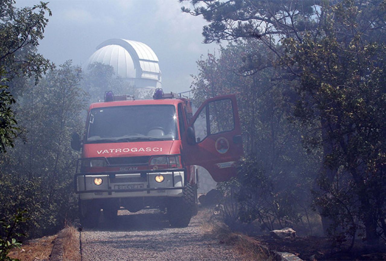 Požari nisu pod kontrolom: 900 hektara površine spaljeno na Korčuli i Pelješcu