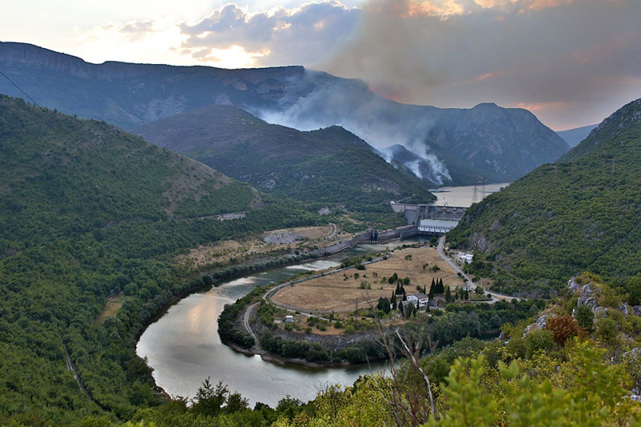 Mostar: Požar u Salakovcu nemoguće gasiti