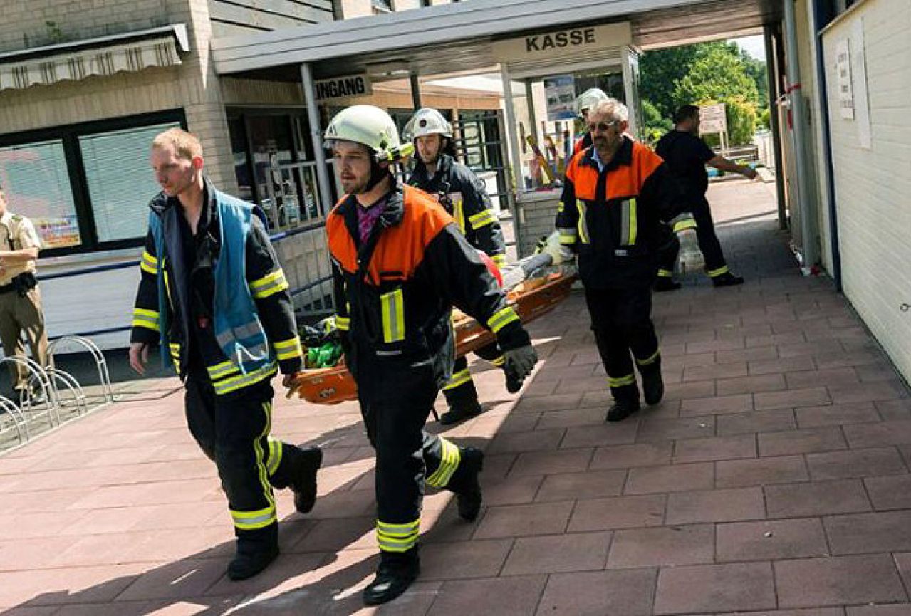 Skočili u prazan bazen: Poginula dva mladića