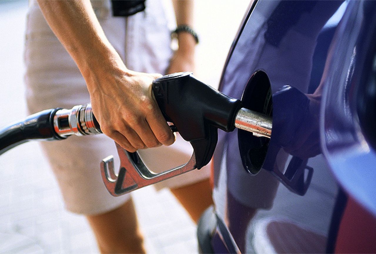 Nema naznaka novog pojeftinjenja goriva u FBiH