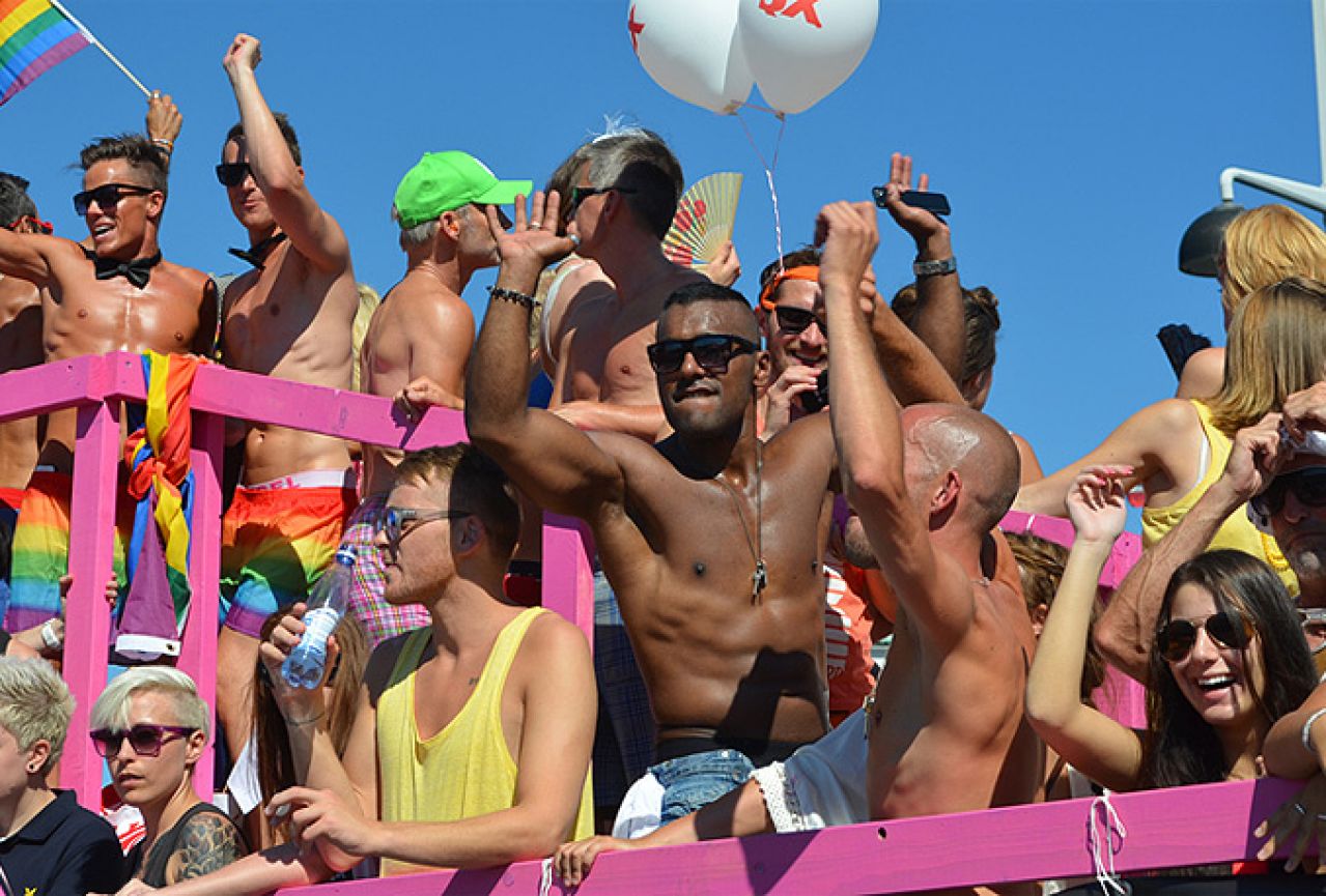 Desničar želi gay paradu u muslimanskoj četvrti Stockholma