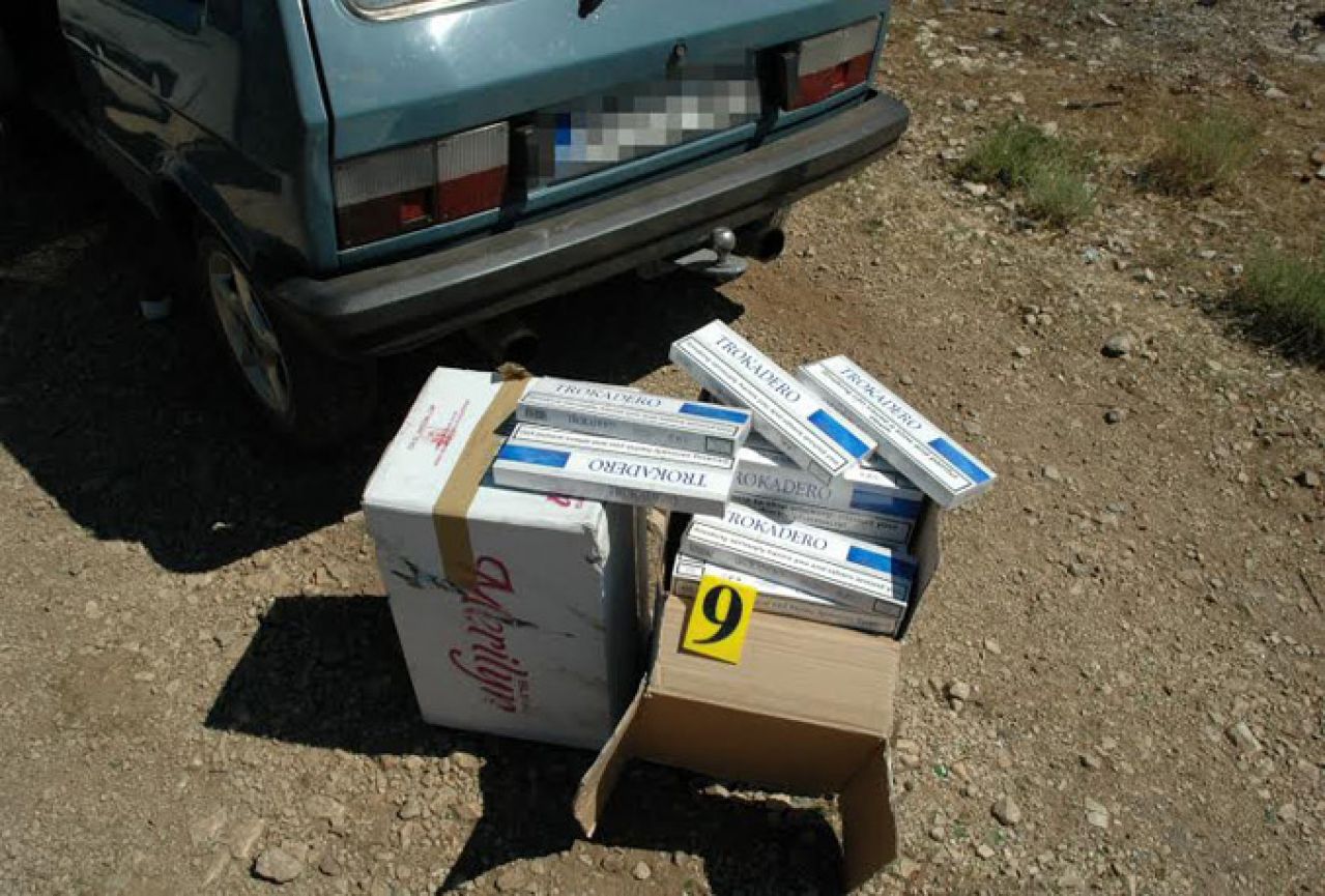 Kod Bileće zaplijenjeno 1000 kutija cigareta; Uhićeni državljani BiH i SAD