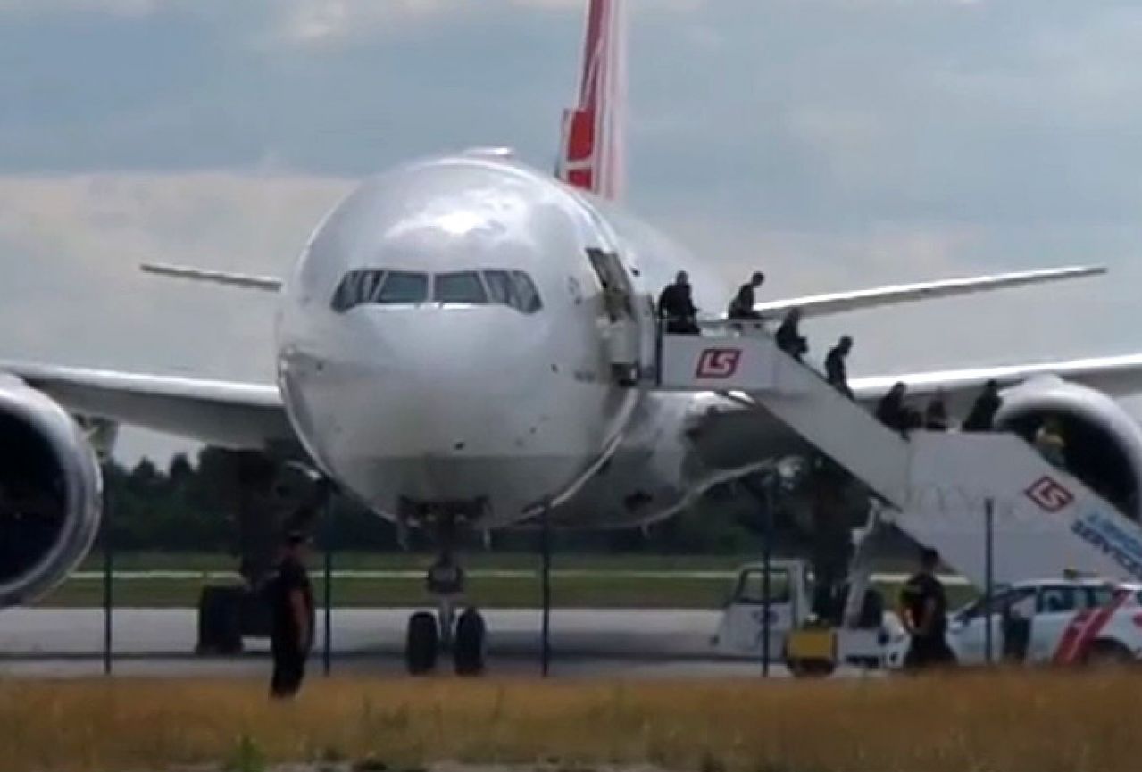 Zrakoplov turske aviokompanije prinudno sletio u Varšavu