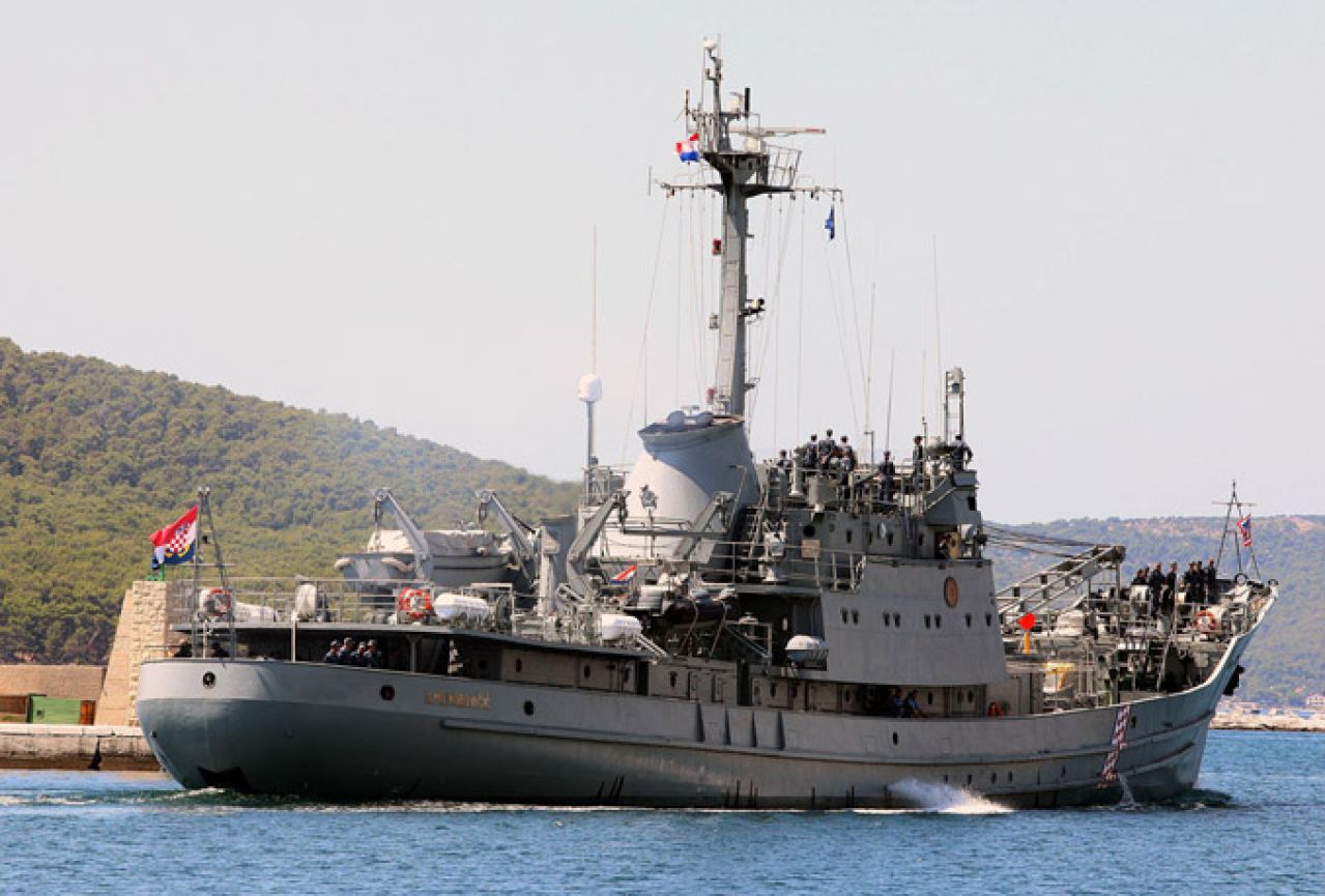 Posada broda Hrvatske ratne mornarice u Sredozemlju spasila 37 ilegalnih migranata