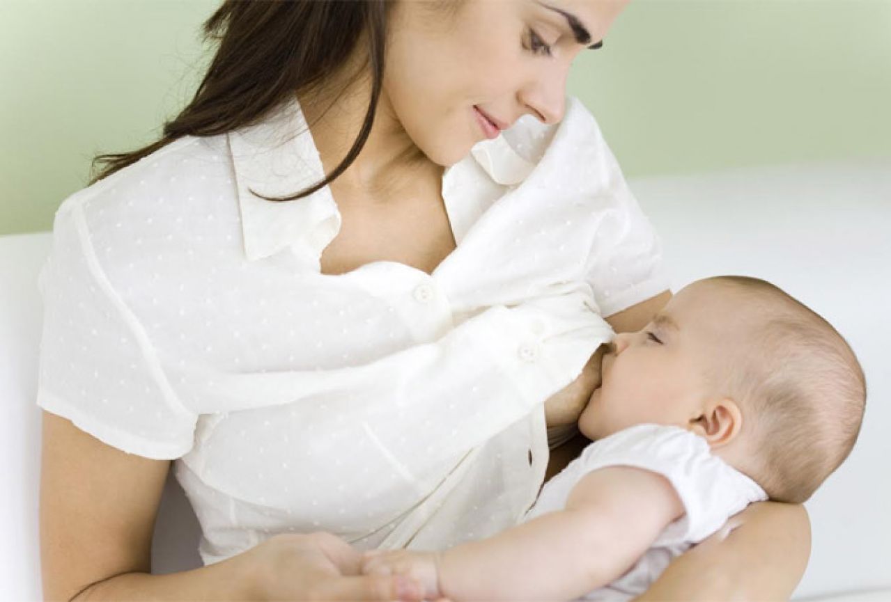 Prednosti dojenja: Sve počinje s majčinim mlijekom