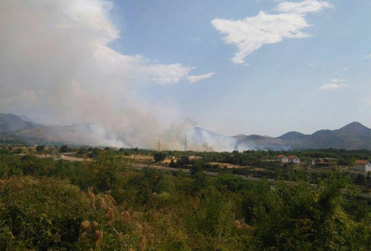 Požarna linija kod Trebinja duga 25 km, vatra zahvatila i dio Prenja