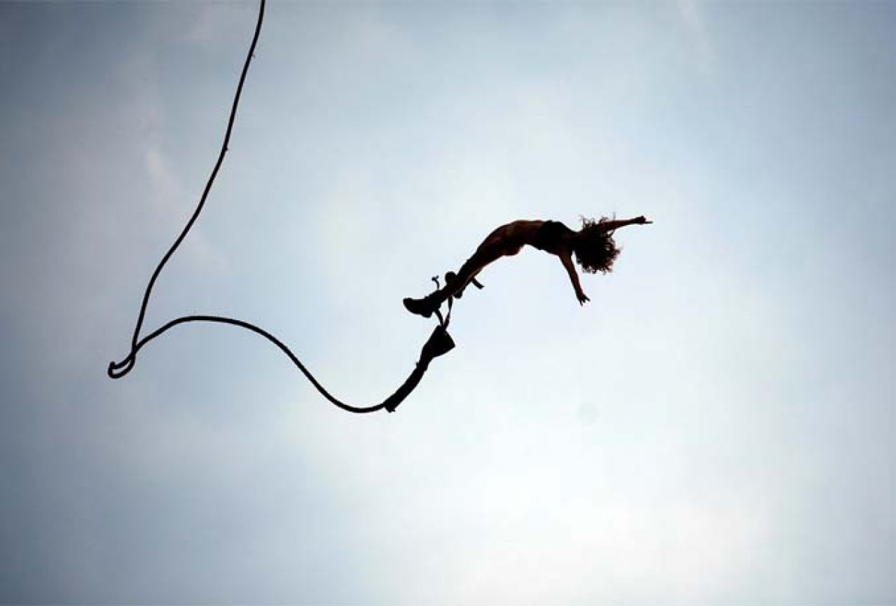 Tinejdžerica poginula na bungee jumpingu u Španjolskoj