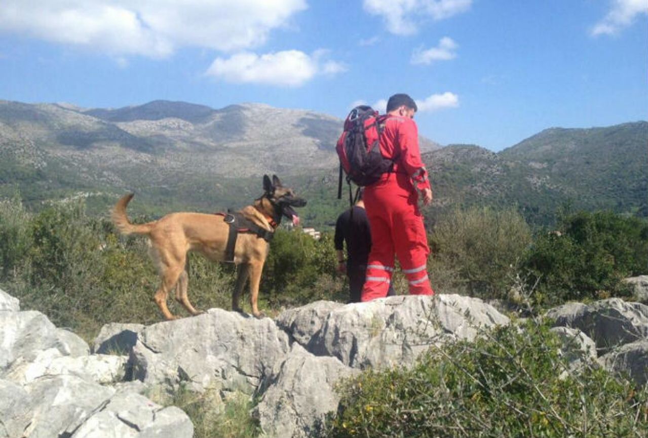 Policija skida sa sebe odgovornost u potrazi za svećenikom