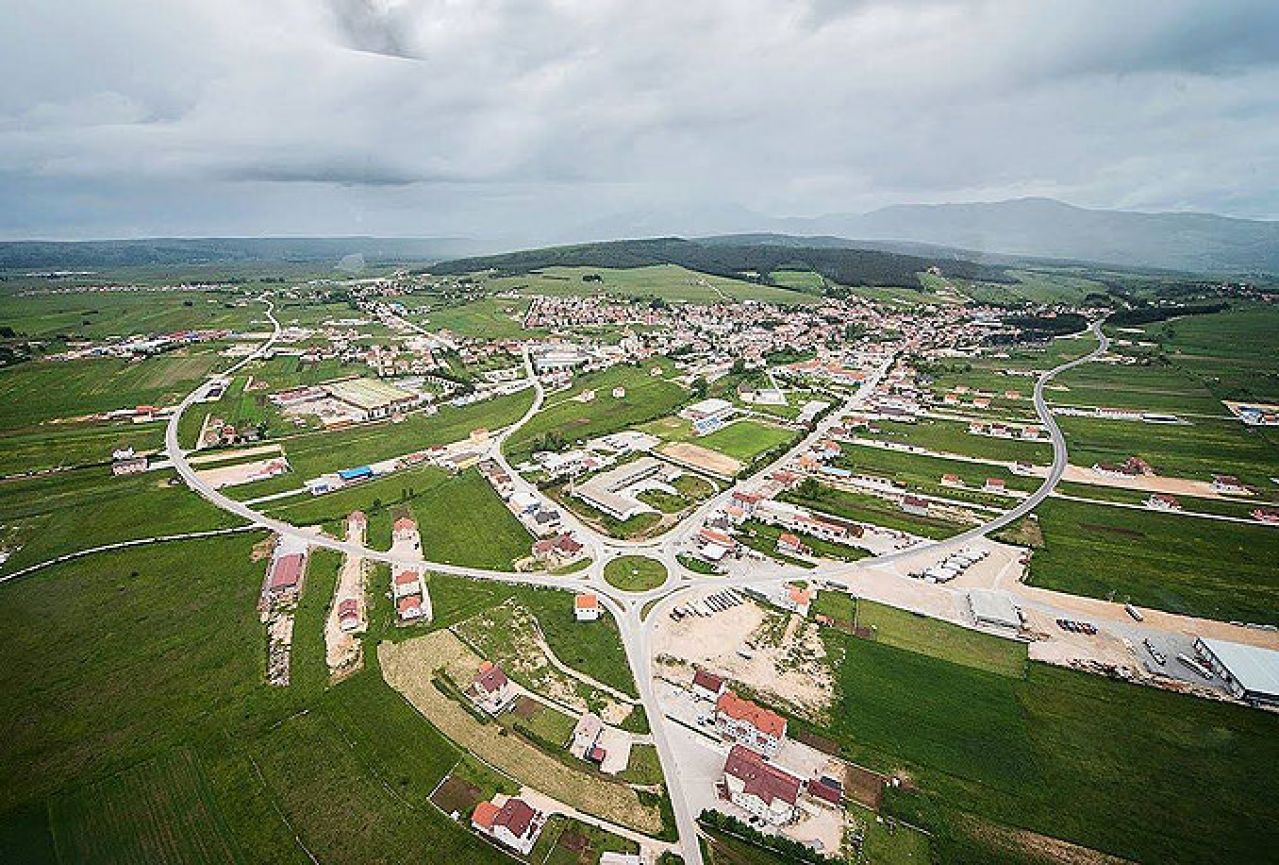 Obljetnica pokolja u Mokronogama: Većina je čestitih Duvnjaka