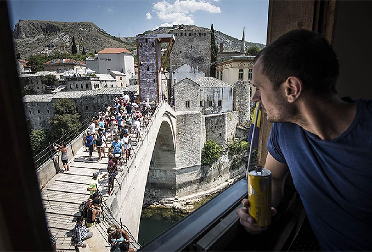 Gotova skakaonica za Red Bull Cliff Diving natjecanje u Mostaru