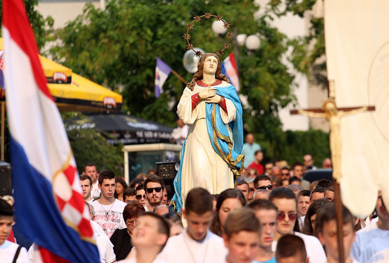 Uočnica: Procesija i pobožnosti uoči blagdana Velike Gospe