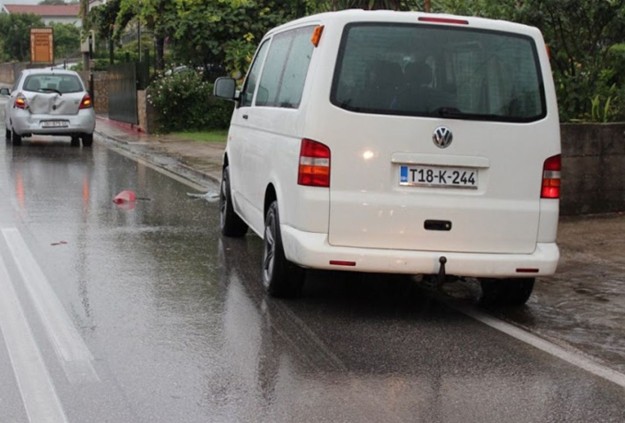 Čapljina: U sudaru Toyote i VW kombija veća materijalna šteta