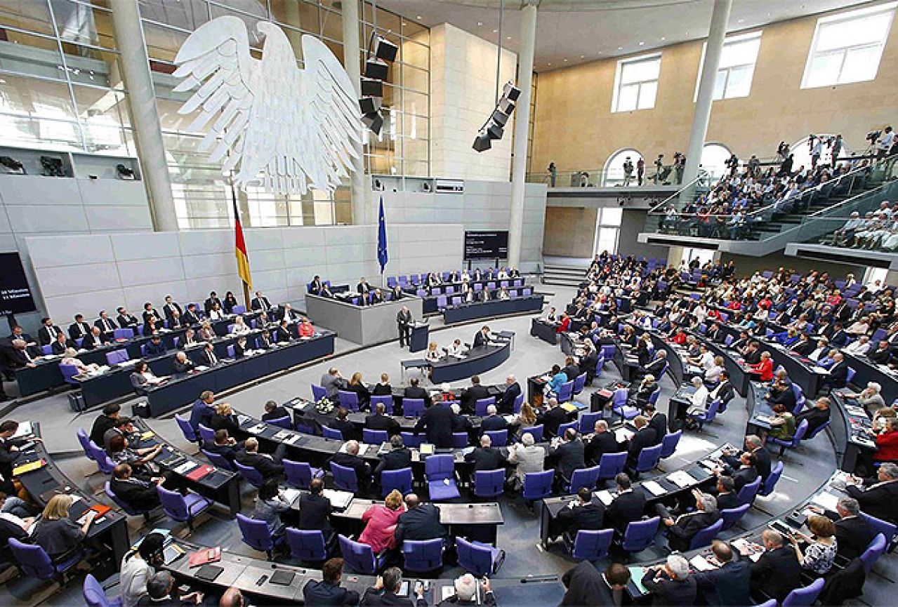 Njemački parlament  odobrio treći paket pomoći Grčkoj 