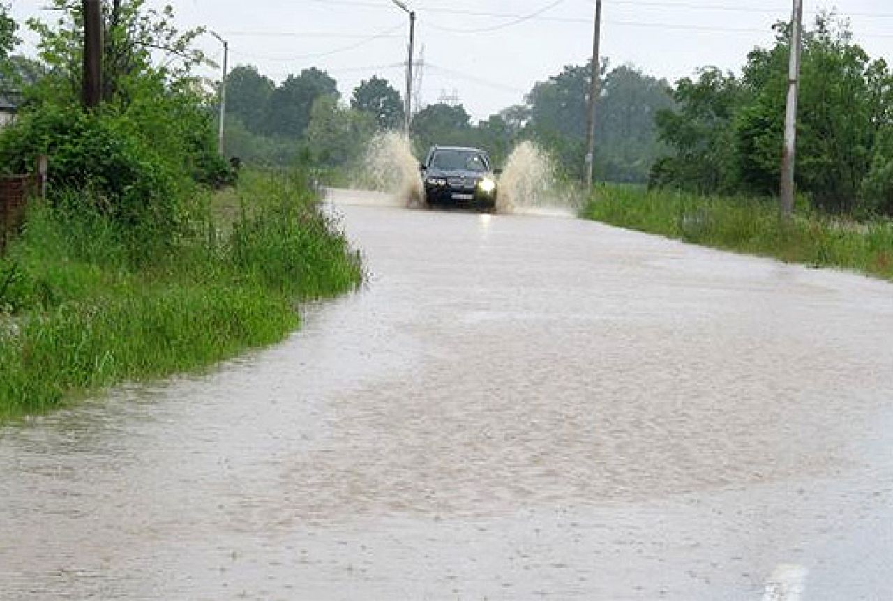 Za poplavljene 418 tisuća KM