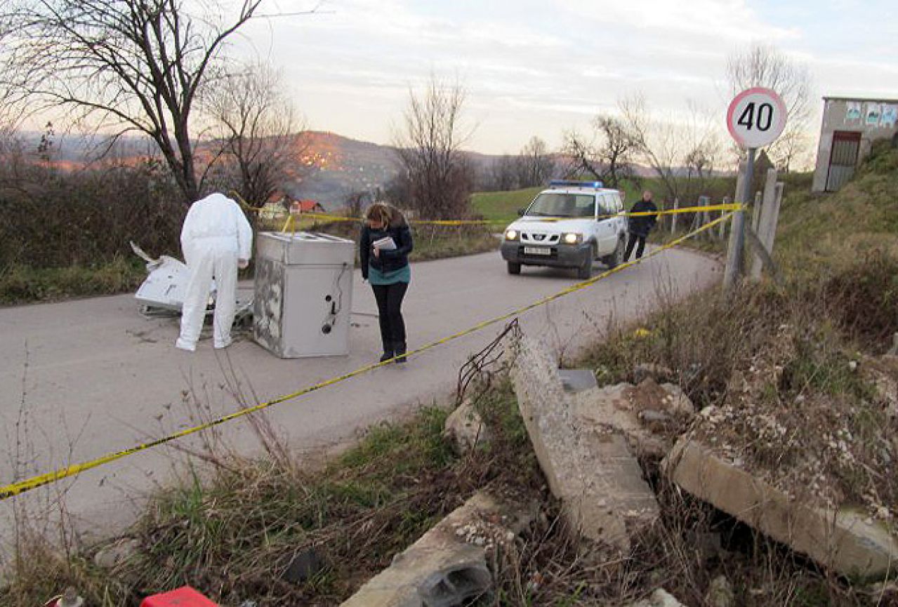 U Bučićima pronađen ukradeni bankomat, automobil zapaljen