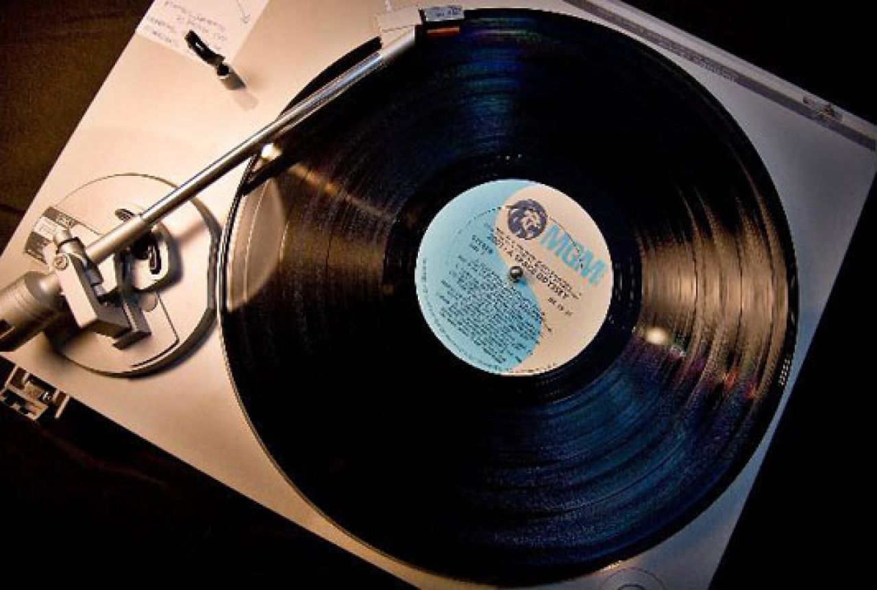 NSK digitalizirala vrijedne gramofonske ploče s početka 20. stoljeća