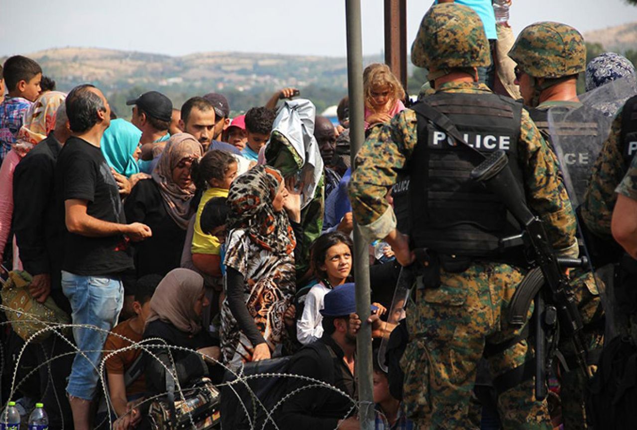 Za ilegalan prelazak granice Mađarska predlaže tri godine zatvora