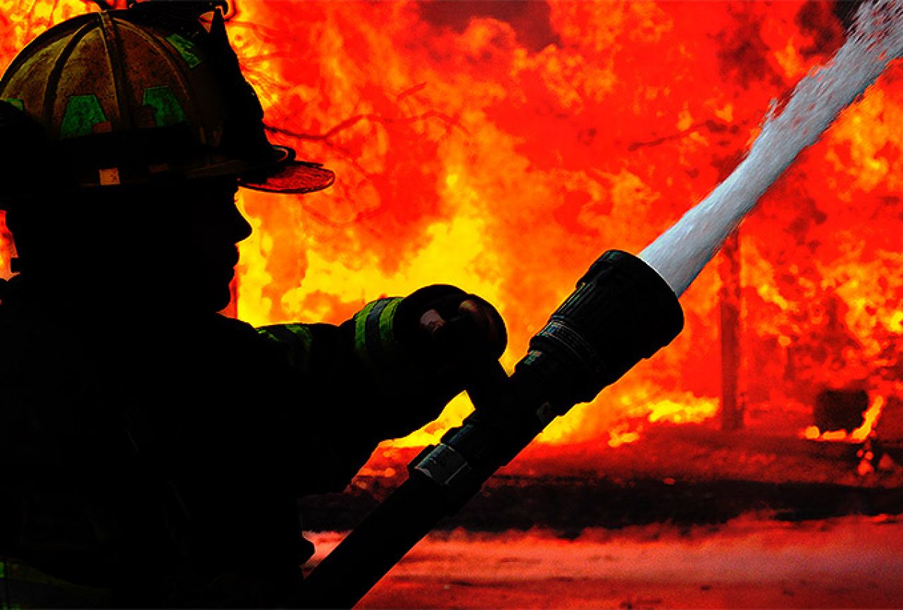 Posušje: Izbio požar na gospodarskom objektu "Stanić Trade“
