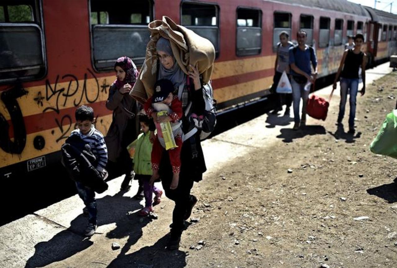 Oko tri tisuće izbjeglica prešlo makedonsku granicu
