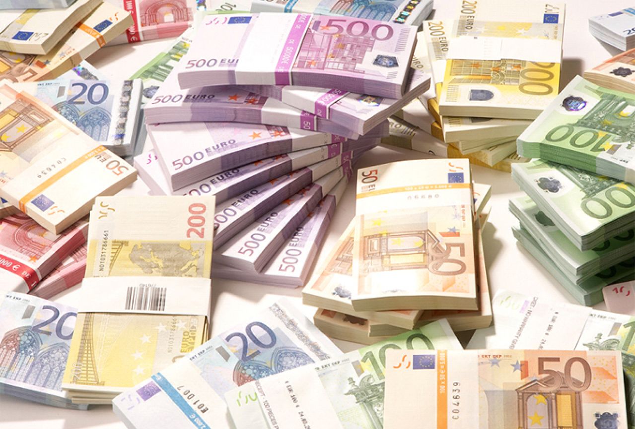 Uzmite ovih 50 eura i zaradite i na rastu i na padu europske valute