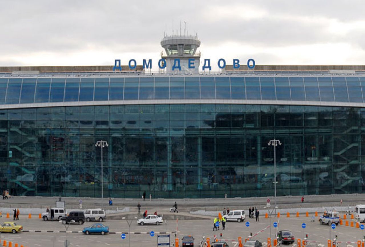 Zbog požara na moskovskom aerodromu evakuirano 3.000 ljudi