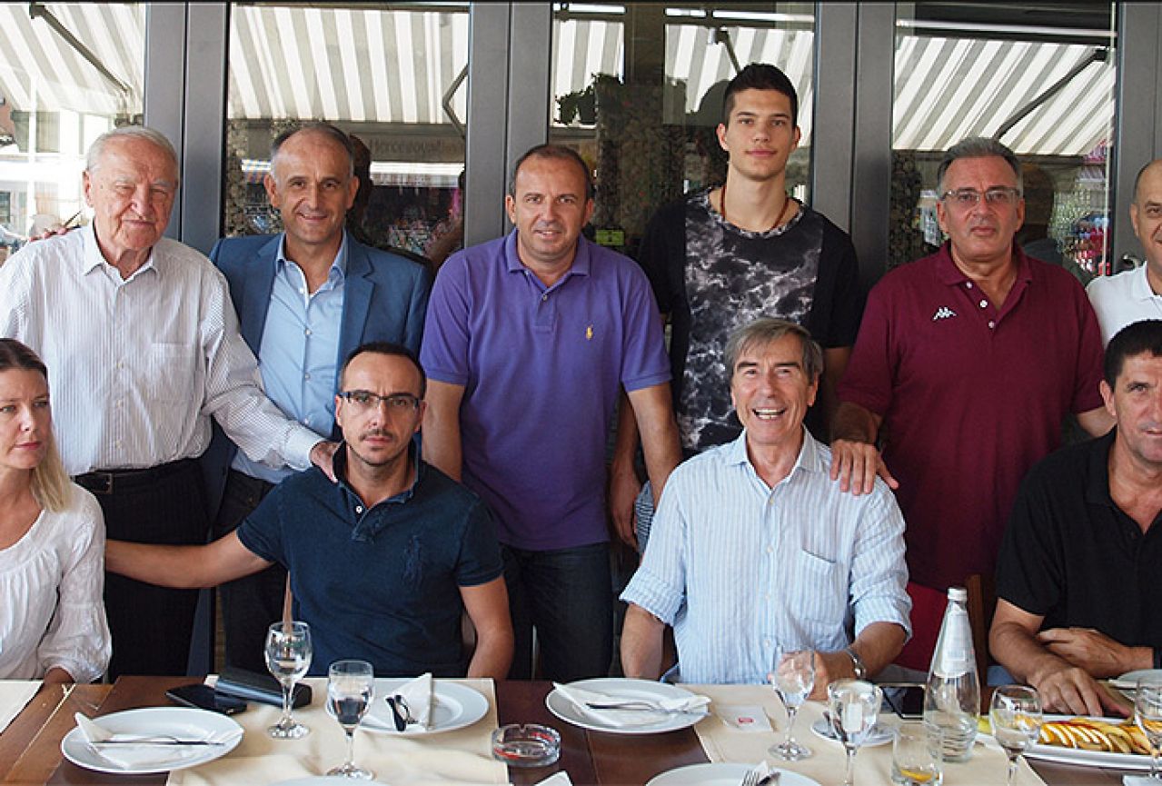 Sportski direktor Barcelone posjetio Međugorje i susreo se s vidiocima 